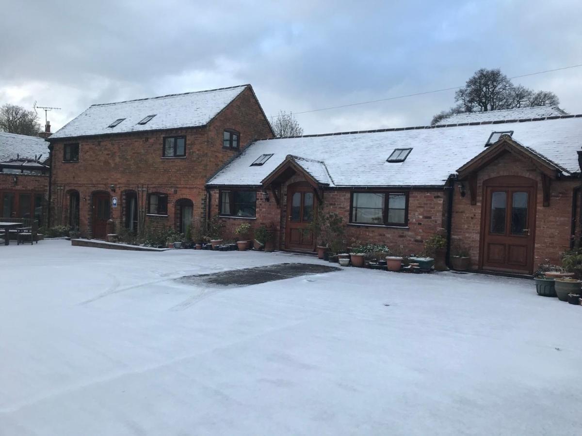 Nuneaton - Cottage - Sleeps 2 - Parking - Garden Exterior foto